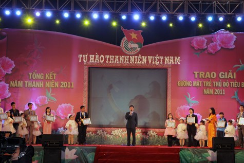 Đồng chí Ngọ Duy Hiểu, Ủy viên Ban thường vụ Trung ương Đoàn, Thành ủy viên, Bí thư Thành đoàn Hà Nội phát biểu hưởng ứng hoạt đồng Đoàn năm 2012. (Ảnh Thu Hòe)